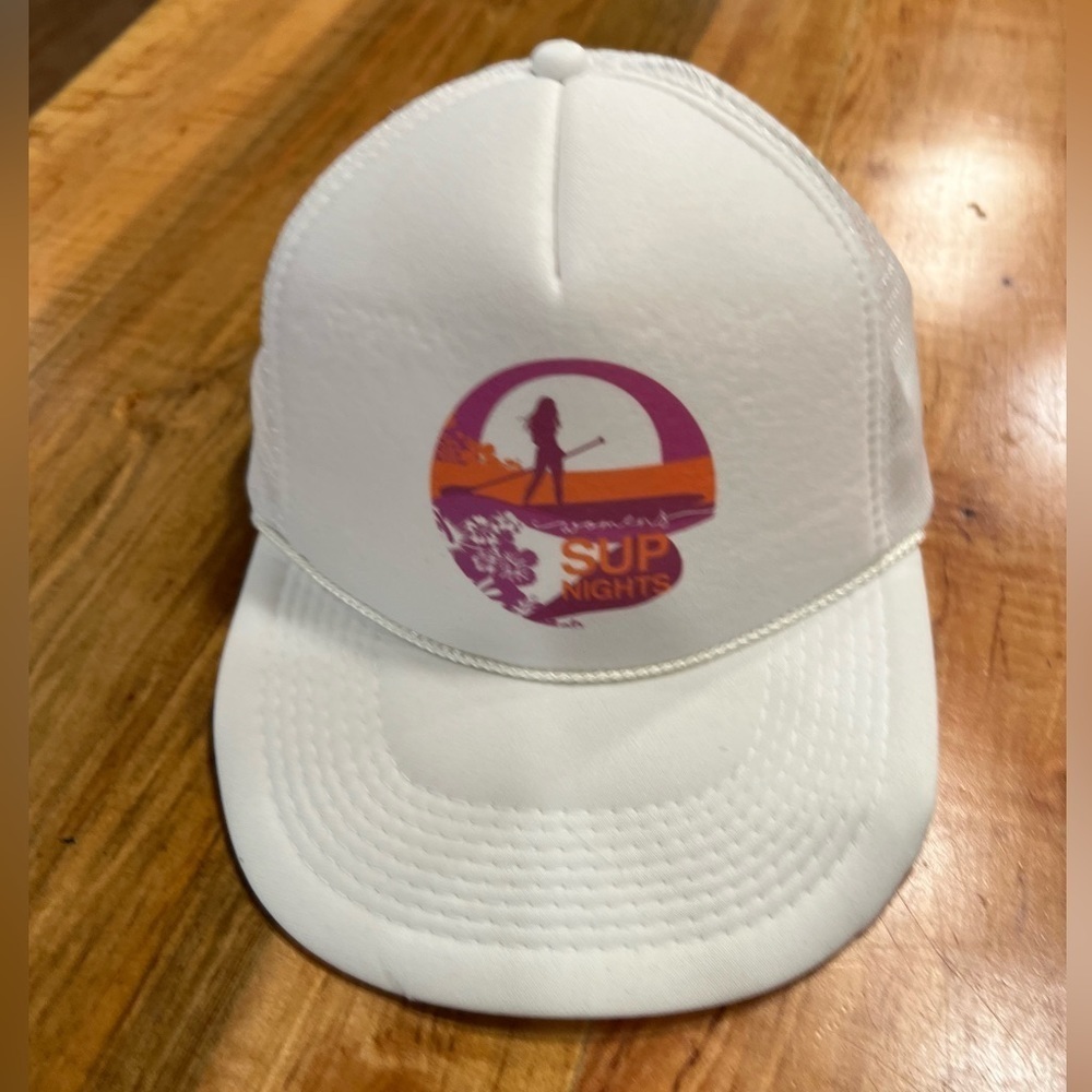 Women’s SUP nights SnapBack in GUC